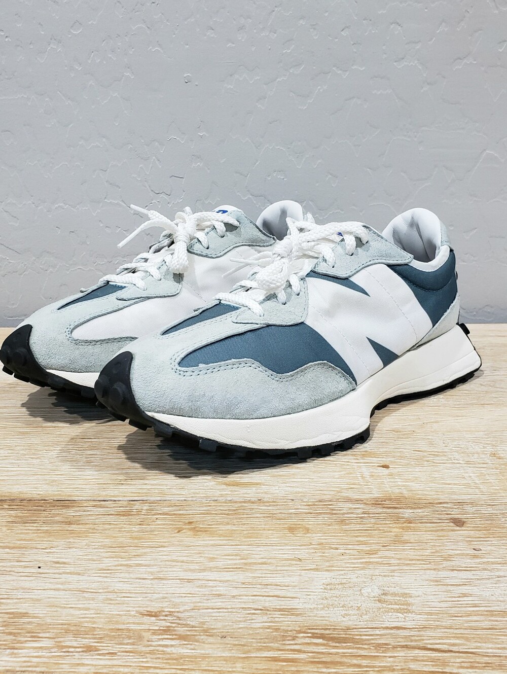 NEW BALANCE Women's 327 Athleisure Sneakers (9.5B) Teal/White